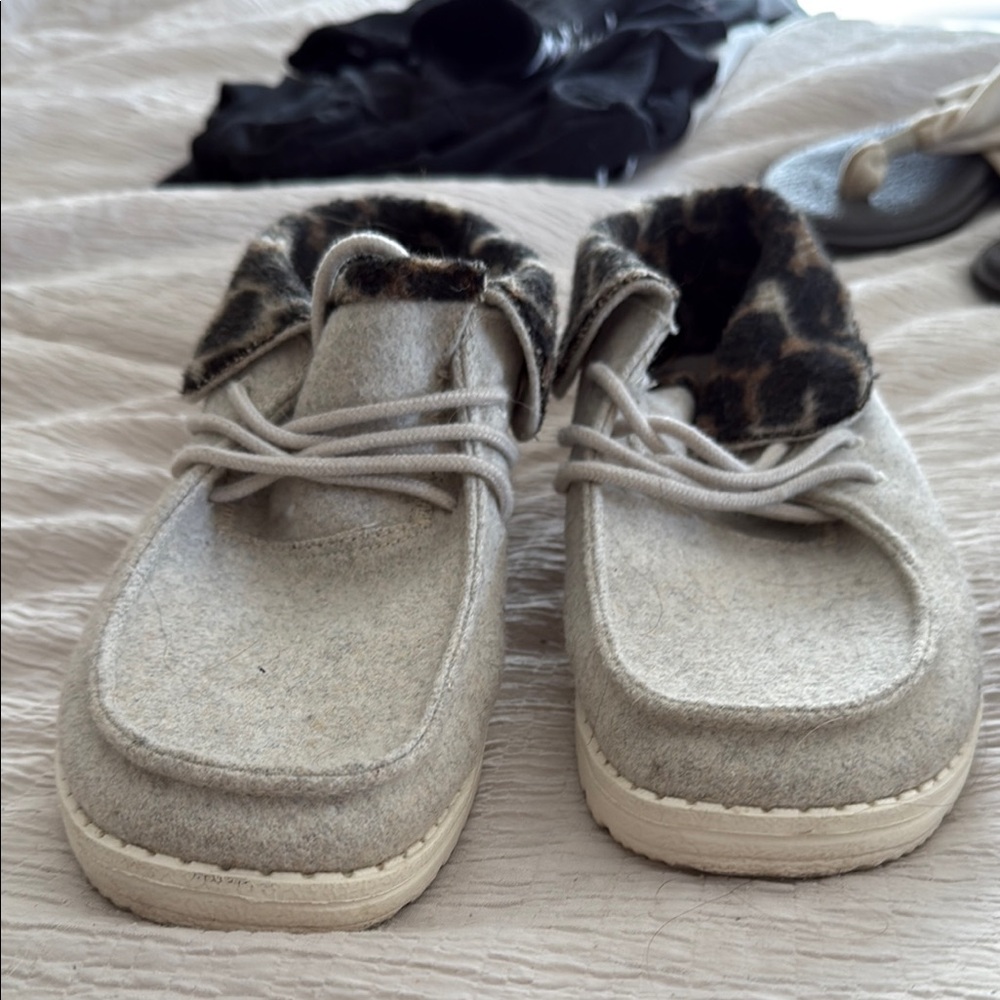 Cozy Gray Shoes with Leopard Print Collar